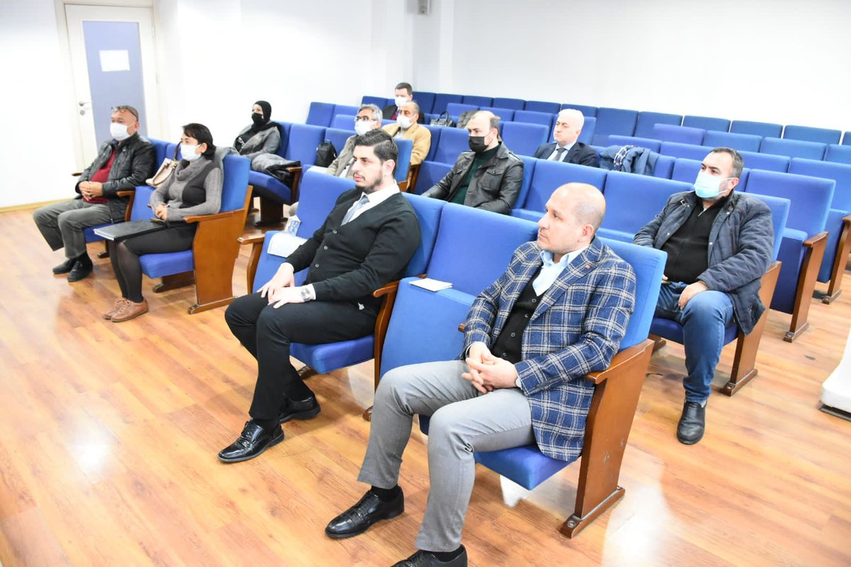 hcizmelioglu's tweet photo. Tepebaşı Belediyesi Aralık ayı 1. Birleşim ilk oturum öncesi Meclis Üyelerimiz ile gündemi değerlendirdiğimiz toplantımızı gerçekleştirdik. https://t.co/P6hVYXCipB