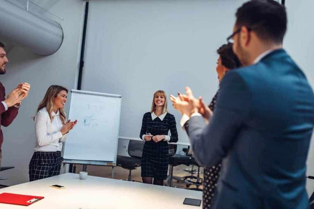 sdelegate's tweet image. Tú, como líder, eres el principal responsable de ofrecer reconocimiento a tus colaboradores. Si no lo haces, estarás poniendo en peligro el crecimiento y el avance de tu equipo. #DelegateSolutions #Delegate