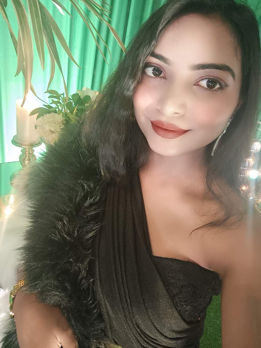 EvaAyushi's tweet photo. November 29, 2021🎤💞It's our choices that show who we are far more than our abilities #ShowTime ✨ #SangeetEvening
Hosted super dramatic Sangeet evening of Kunal and Unnati 😍 https://t.co/EgF5ztkmtS
