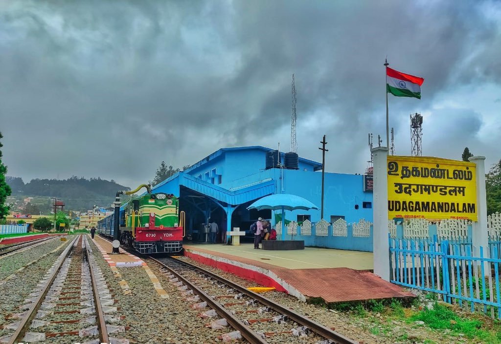 GMSRailway's tweet photo. Picture perfect day!
On the Nilgiri Mountain Railway, the overcast skies add beauty to the picturesque view of Ooty (Udagamandalam) station (file pic)
#BeautifulRailways #SouthernRailway #IndianRailways #IncredibleIndia https://t.co/AQVlMb3LzC