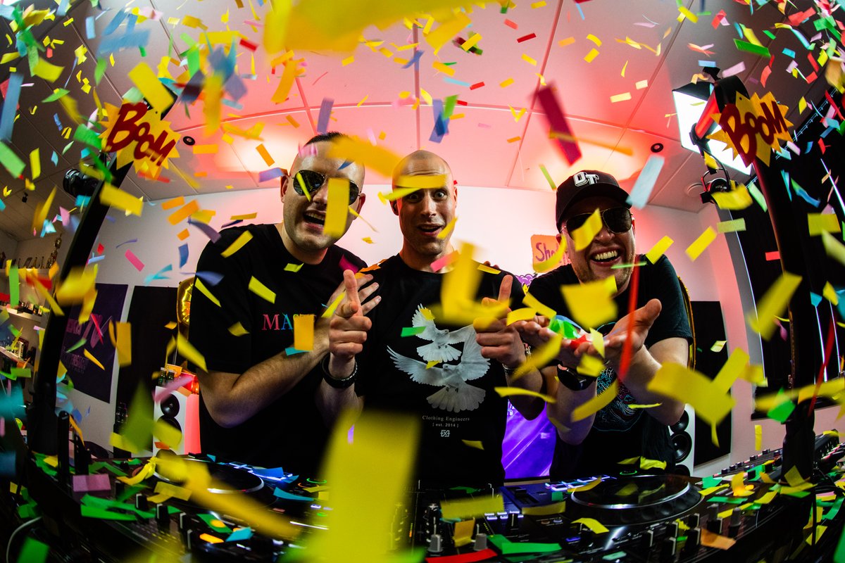 magicfxglobal's tweet photo. /𝗧𝗪𝗘𝗘𝗞𝗔𝗕𝗢𝗢𝗢𝗢𝗢𝗠! 💥

#confetti #datweekaz #magicfx #blowyourmind @DaTweekaz @djrandofficial https://t.co/o2RLPeNWzS