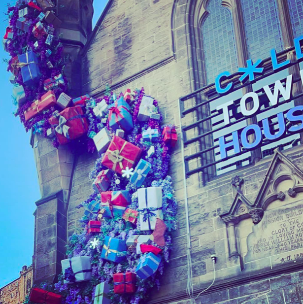 EvolveGroup4's tweet photo. It’s beginning to look a lot like Christmas at @coldtownhouse Stunning present display installed to really get us all in the mood! Get down to CTH for a hot toddy…or two! A beautiful venue inside and out! #coldtownhouse #grassmarket #activation  #evolveactivations 🎁 🎄 🎅 https://t.co/2qbHqCtjx4