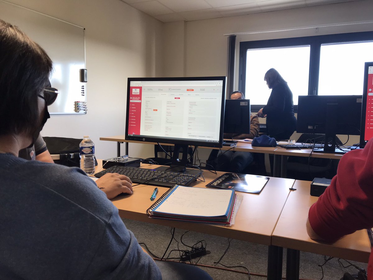 URCentreVdL's tweet photo. Formation de nos 6 #UDSP au CFIS du @SDIS41 par Laurie et Marie-Christine de @PompiersFR au nouveau logiciel de gestion des adhérents. #Amicale #UD #UR #Fédé Merci à @jnoRichard pour l’accueil. #Ensemble 💪 https://t.co/LCEffziIrz
