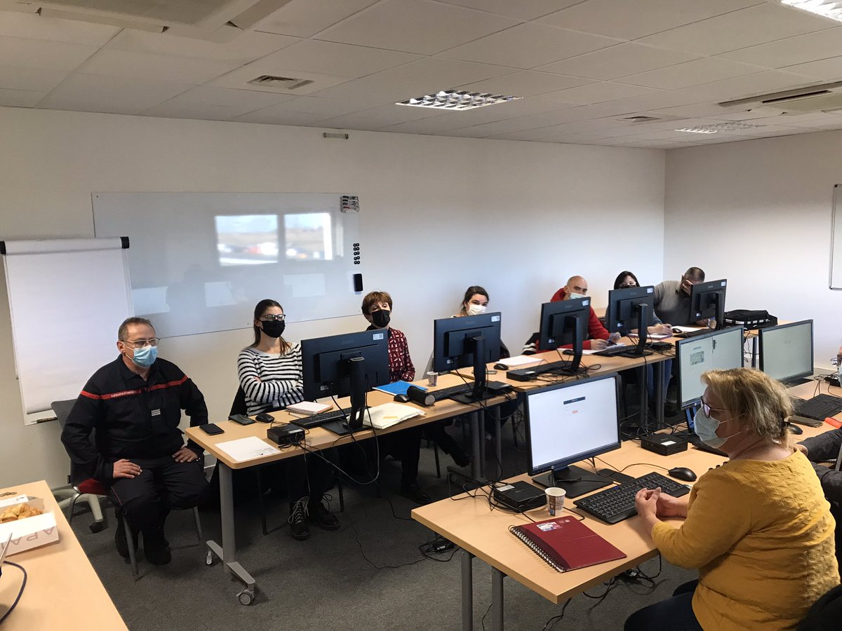 URCentreVdL's tweet photo. Formation de nos 6 #UDSP au CFIS du @SDIS41 par Laurie et Marie-Christine de @PompiersFR au nouveau logiciel de gestion des adhérents. #Amicale #UD #UR #Fédé Merci à @jnoRichard pour l’accueil. #Ensemble 💪 https://t.co/LCEffziIrz