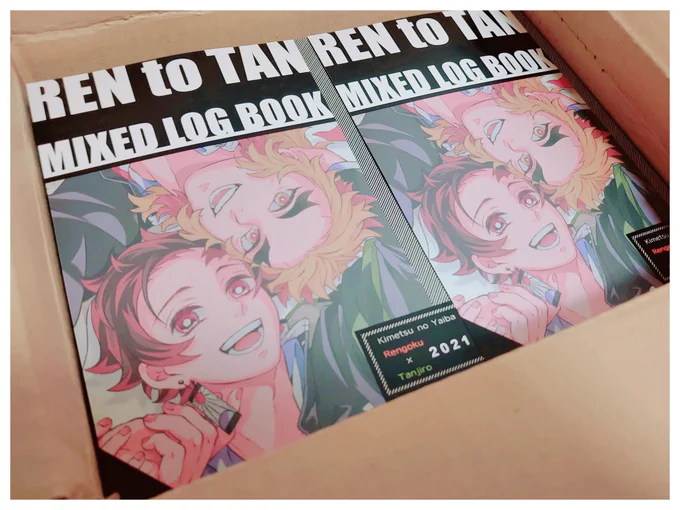 荷物、無事に見つかって届きました!新刊の見本誌とノベルティたちです!😭🙌✨心配してリプくださった皆さんありがとうございました、お騒がせしました🙇‍♀💦
新刊の表紙、ちゃんと特殊紙のシルバー感(?)が活かせている感じになってくれていて嬉しい…😭✨ 