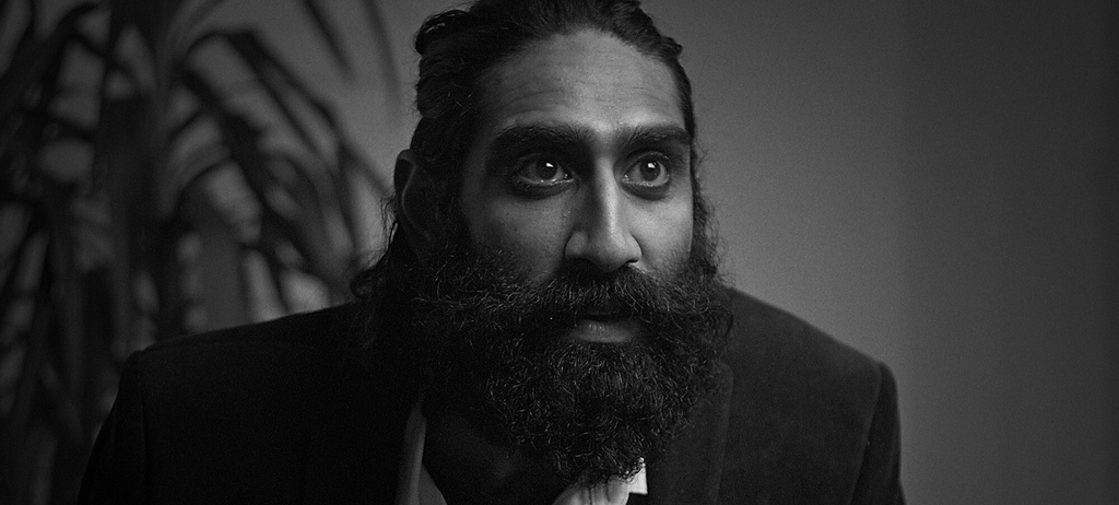WeAreDN's tweet photo. Dir. @SimonKMatthews unravels his desire to inspect the toxicity of performative behaviour in the entertainment industry for his short #comedy ‘Behind the Mask’, a film co-written by and starring @amarchadhapatel &amp; @ElenaSaurel. https://t.co/GJ91Y1GRCz #premiere #interview https://t.co/aq4l9OJHa9