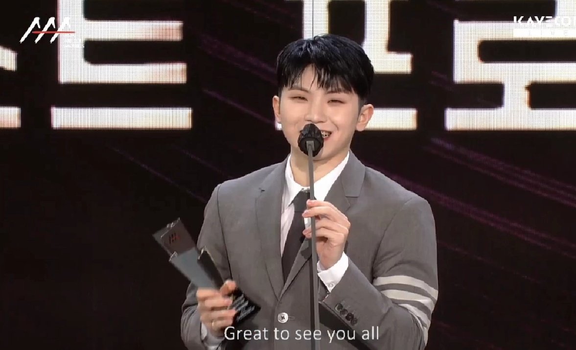 _mingh8's tweet photo. CONGRATW WOOZI!!!👏👏👏

#SEVENTEEN_inAAA2021 https://t.co/zD4FfE0c2E