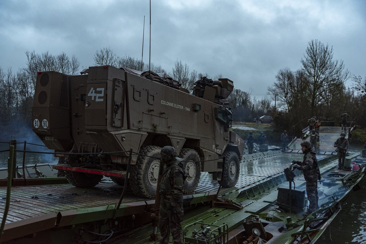 COM6BLB's tweet image. #SCORPIONXI : Franchissement de la Marne
Grâce aux éléments déployés par le #6RG et le #19RG, commandés par le #1REG, le GTIA GRIFFON du #1RI franchit la Marne, pour poursuivre son offensive et porter un coup décisif à l’ennemi.