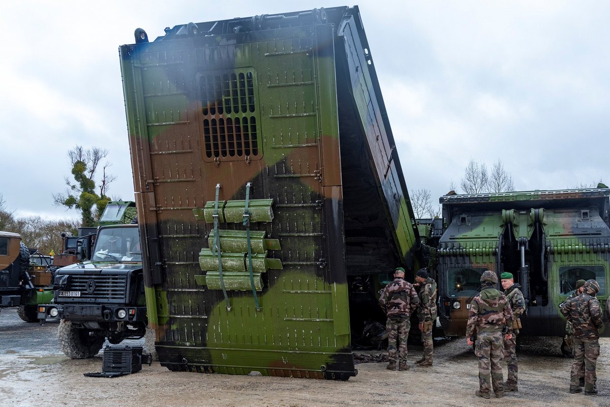 COM6BLB's tweet image. #SCORPIONXI : Franchissement de la Marne
Grâce aux éléments déployés par le #6RG et le #19RG, commandés par le #1REG, le GTIA GRIFFON du #1RI franchit la Marne, pour poursuivre son offensive et porter un coup décisif à l’ennemi.