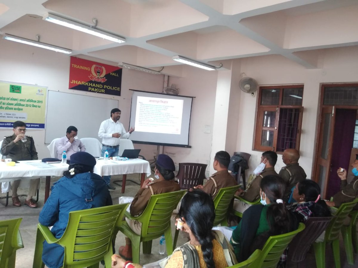 Pramod1279's tweet photo. Facilitated #police_training #SJPU & #CWPO on Child related legislation #JJact 2015, #pocsoact 2019 at #Pakur_SP conference hall.
@pakurpolice
@bksclpakur
@dcpakur
@ActionAidIndia https://t.co/zMtjUBlFCJ