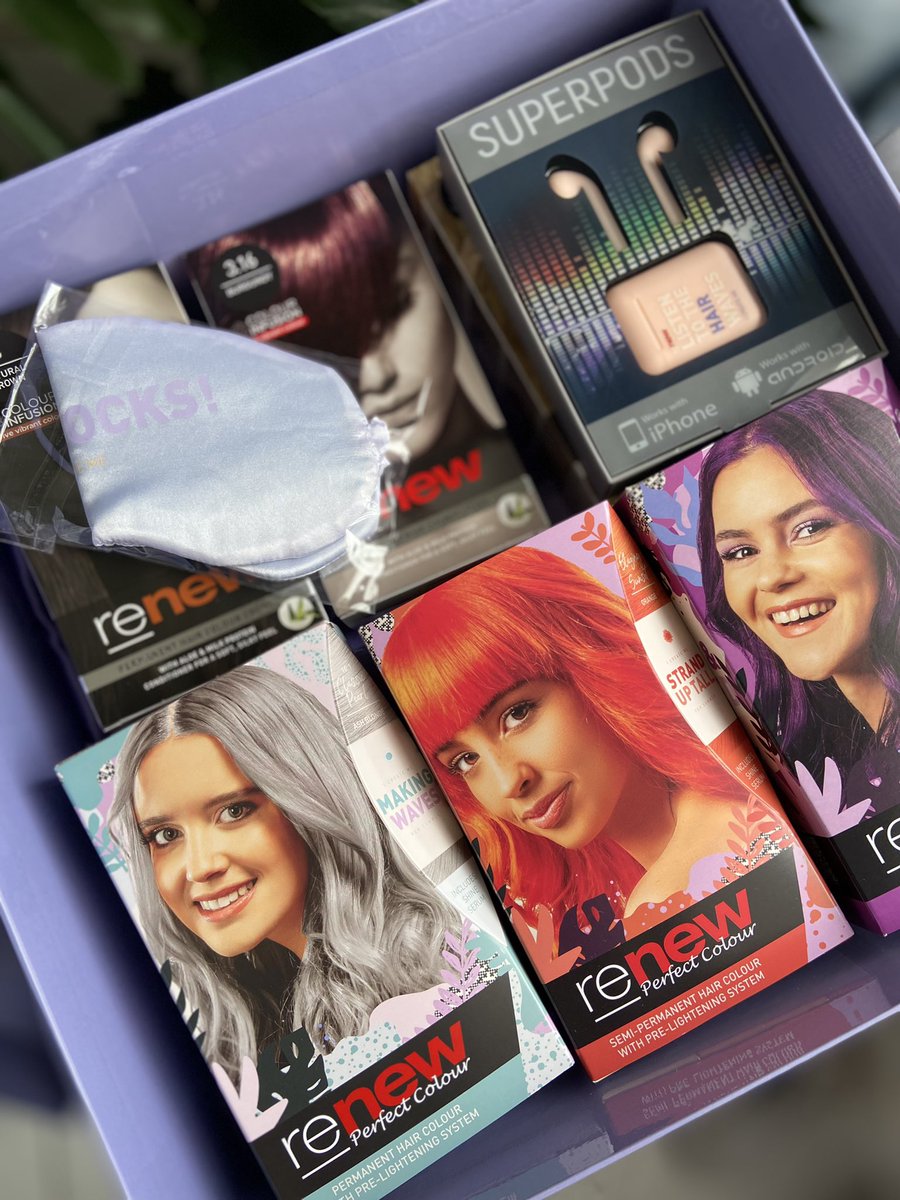 Likers_2Do's tweet photo. 🚨🚨COMPETITION TIME 🔔🔔🎄🎄

Stand a chance to WIN @RenewColour hamper 🎁for you &amp; your everyday plus 1 

Question: Which #Renew colour best suits your summer look and why!! 
Like, Comment &amp; Tag your bestie &amp; us 
using the #️⃣ #ICreateMe

Good luck Likers! 😉 https://t.co/W05hP5sdO2