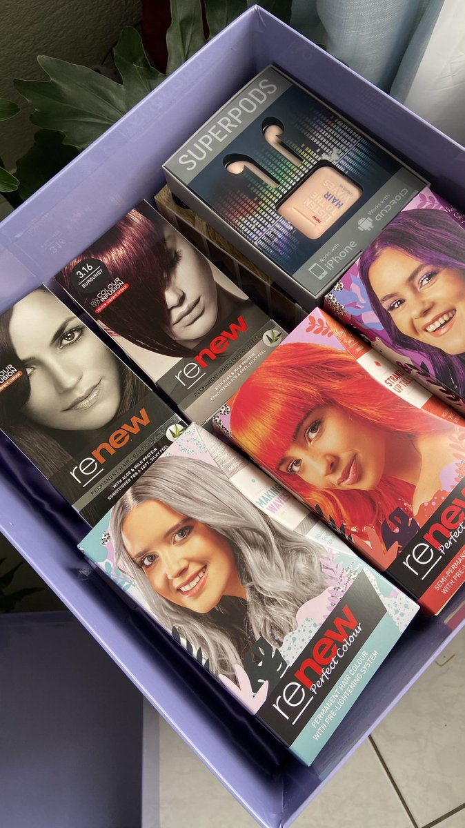 Likers_2Do's tweet photo. 🚨🚨COMPETITION TIME 🔔🔔🎄🎄

Stand a chance to WIN @RenewColour hamper 🎁for you &amp; your everyday plus 1 

Question: Which #Renew colour best suits your summer look and why!! 
Like, Comment &amp; Tag your bestie &amp; us 
using the #️⃣ #ICreateMe

Good luck Likers! 😉 https://t.co/W05hP5sdO2