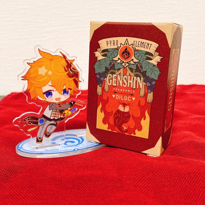 ディ…サンの匂い、キツそうな匂いかと思ったら花のような甘みと麝香の樹木っぽい深みもある落ち着いた香りで、端的に言うといい匂いでうちの公子も満足です。 