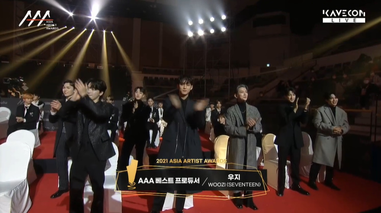 miss_svtmafia's tweet photo. BEST PRODUCER AWARD, SEVENTEEN WOOZI!!! @pledis_17 

His members were all standing and cheering for him al throughout! 💖 https://t.co/AQiiERqqrs