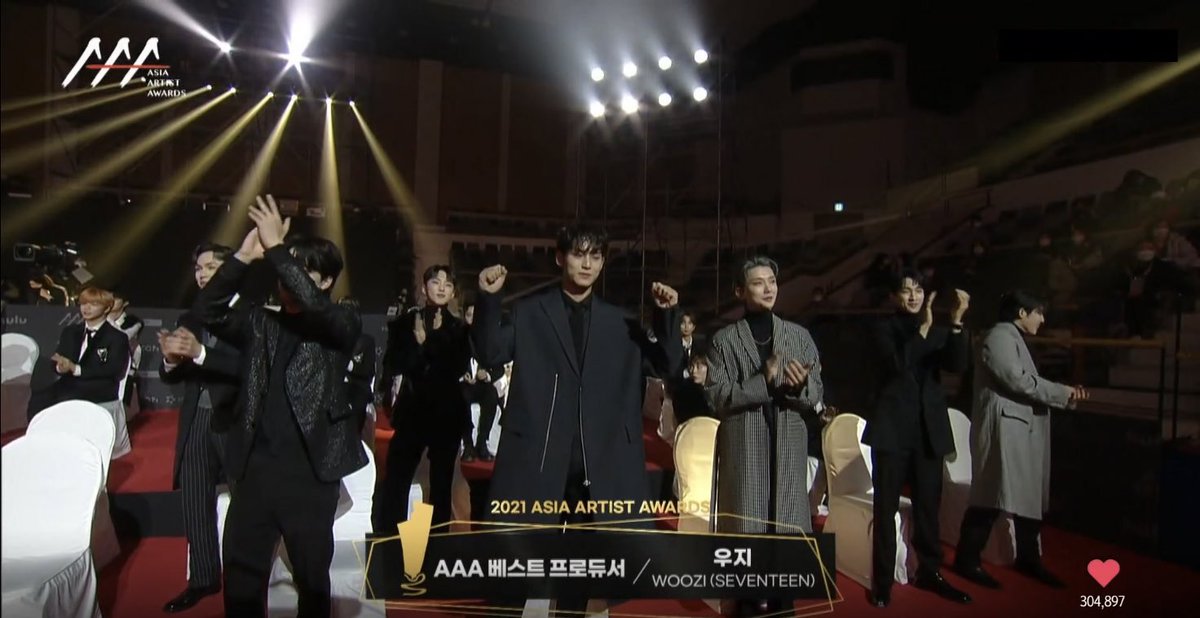 pyaaami's tweet photo. 하ㅠ   멤버들 다 보는 앞에서 베스트프로듀서상 받는 우지<- 감동지려.. https://t.co/w0HKGgEbp9