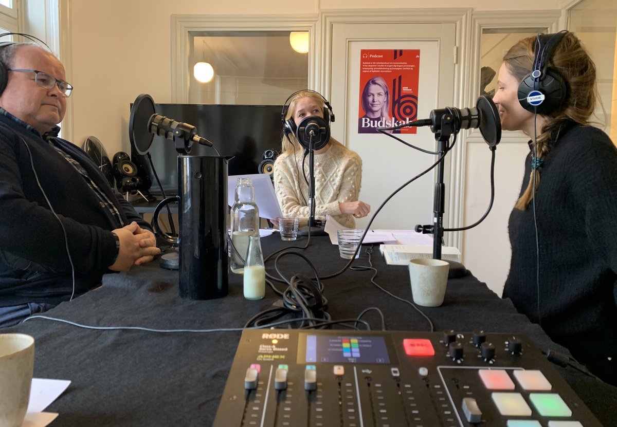 marienyhus's tweet photo. Dokumentaren #sexismebagskærmen er det helt store emne i 🎧🎤BUDSKAB i dag. Søren Søndergaard og @TrineKM når dog også at tale om cyberangrebet på @Vestas og hvordan Demant kommunikerede da de blev ramt af ransomware i 2019 @journalistendk @LineErnlund @RakkerpakP #komdk #metoo https://t.co/7MMMCsGwY1