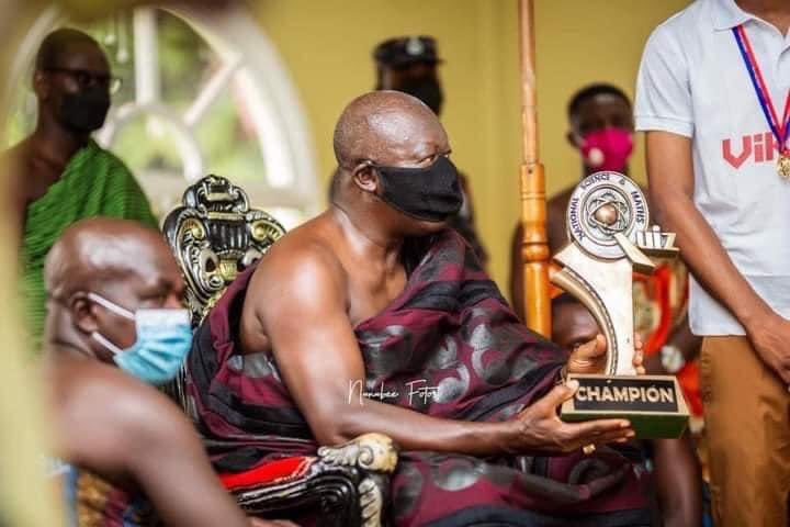 PrempehCollege's tweet photo. We presented our #NSMQ2021 trophy to our King, Otumfoɔ Osei Tutu II, at @ManhyiaPalace yesterday. https://t.co/7HgBYVNqk3
