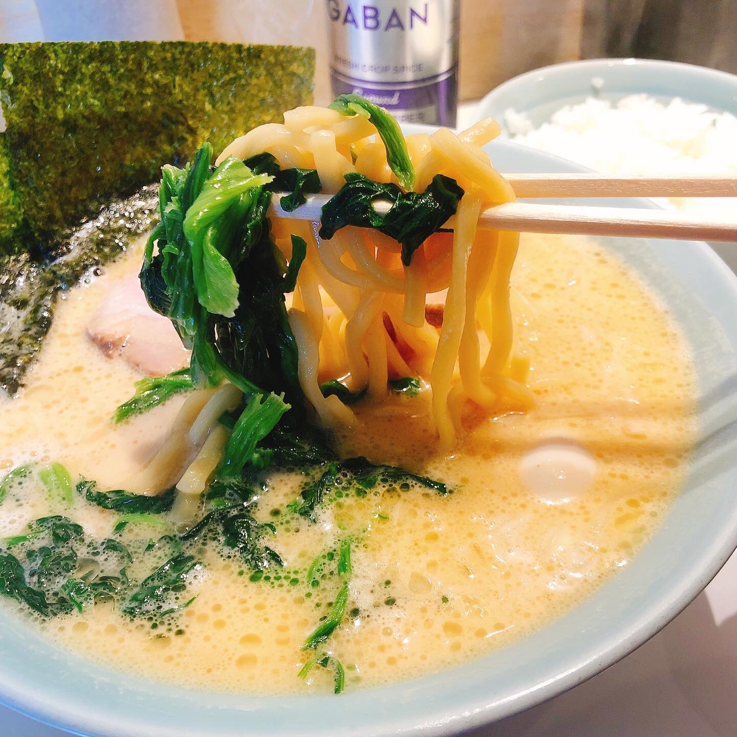 お笑い芸人すみたに弟 ラーメン好っきゃあああ 丸花 好っきゃあああ いつもこれ 醤油 太麺 麺かため ご飯頼んで スープをたっぷりすった 海苔 乗っけて食べるんだ チャーシュー乗っけて食べるんだ 和歌山らーめん 丸花ラーメン まるはな お笑い芸人すみたに弟 ラーメン好っきゃあああ 丸花 好っきゃあああ いつもこれ 醤油 太麺 麺かため ご飯頼んで スープをたっぷりすった 海苔 乗っけて食べるんだ チャーシュー乗っけて食べるんだ 和歌山らーめん 丸花ラーメン まるはな