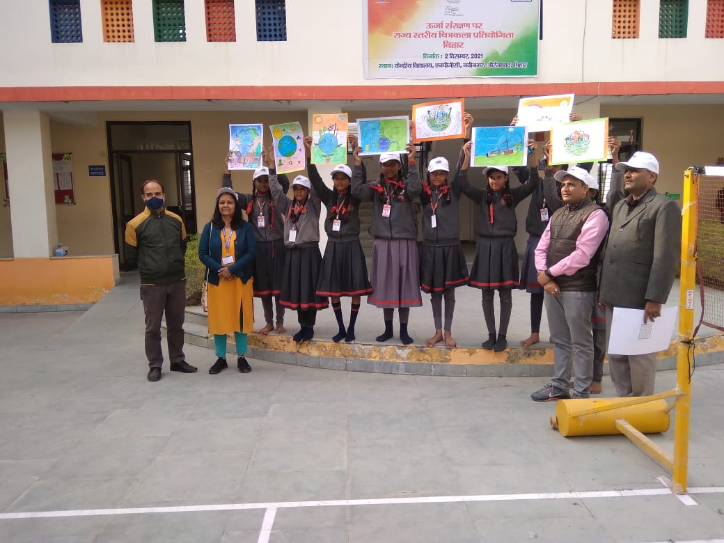 PIB_Patna's tweet photo. .@MinOfPower एवं @beeindiadigital द्वारा ऊर्जा संरक्षण हेतु चलाए जा रहे राष्ट्रीय जागरूकता अभियान के तहत आज #NPGC #नवीनगर, #औरंगाबाद तथा @ntpclimited #बाढ़ द्वारा ऊर्जा संरक्षण विषय पर स्कूली छात्र-छात्राओं के बीच राज्य स्तरीय पेंटिंग प्रतियोगिता का आयोजन किया गया। https://t.co/vUA4taS0gh