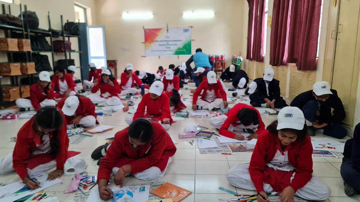 PIB_Patna's tweet photo. .@MinOfPower एवं @beeindiadigital द्वारा ऊर्जा संरक्षण हेतु चलाए जा रहे राष्ट्रीय जागरूकता अभियान के तहत आज #NPGC #नवीनगर, #औरंगाबाद तथा @ntpclimited #बाढ़ द्वारा ऊर्जा संरक्षण विषय पर स्कूली छात्र-छात्राओं के बीच राज्य स्तरीय पेंटिंग प्रतियोगिता का आयोजन किया गया। https://t.co/vUA4taS0gh