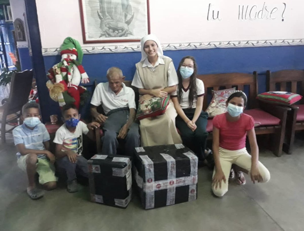alexenlazadora's tweet photo. Y más AYUDA HUM q les ha llegado a la Resd de ancianos Ernesto Jimenez, Quibor🇻🇪♥️🙏.
Buscaron las cajas ayer🥰
Esto siempre emociona pq ofrecer un apoyo constante, que proporcione tranquilidad y esperanza a las mismas personas es un reto que se solo se consigue teniendo a Dios🥳 https://t.co/d9DFchEMyd