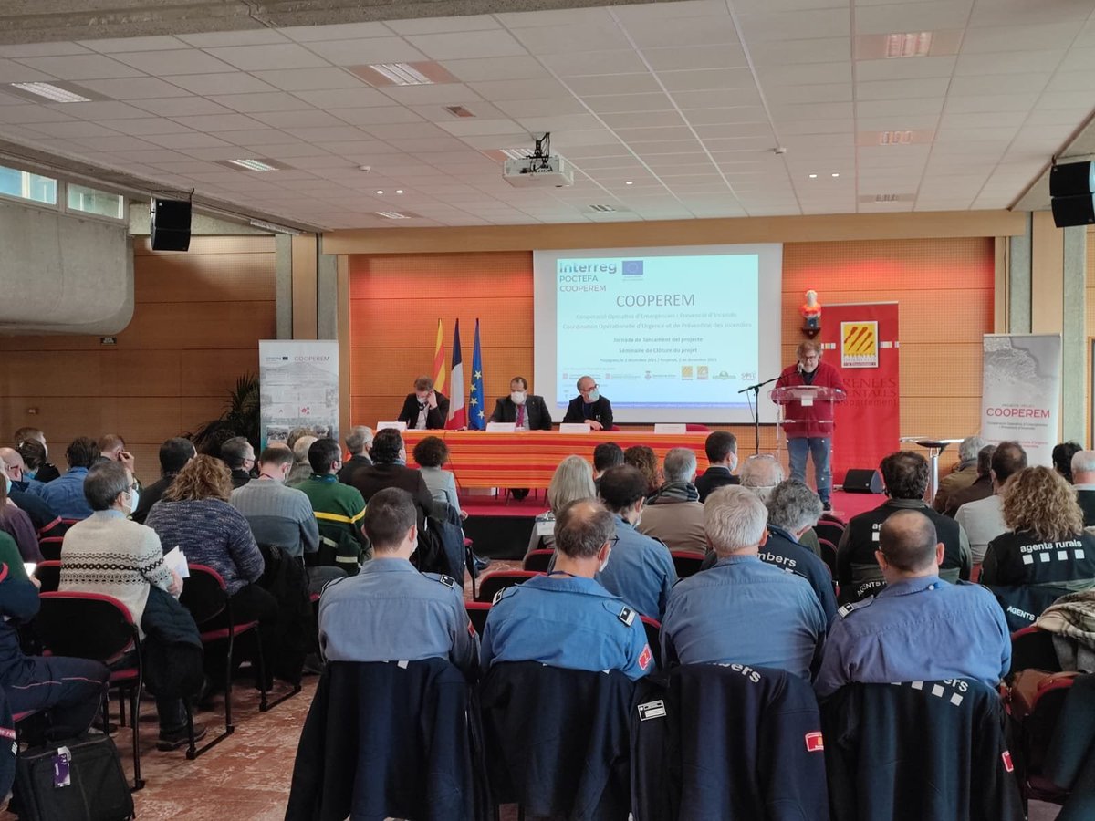 DiputacioGirona's tweet photo. 🤝El diputat de #MediAmbientDdGi, Lluís Amat, intervé en l'acte de tancament del @PoctefaCOOPEREM, a #Perpinyà. 

✅El projecte, nascut el 2018, ha desenvolupat una política conjunta en matèria de prevenció i gestió de riscos d'#incendisforestals a la zona transfrontera. https://t.co/zU3HXfnKn5