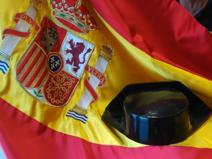 guardiacivil's tweet photo. Hoy es un gran día.

Felicidades a todas y todos los españoles por el camino de Paz y Libertad que representa.
#DíaDeLaConstitución https://t.co/QqpvQMjGbE