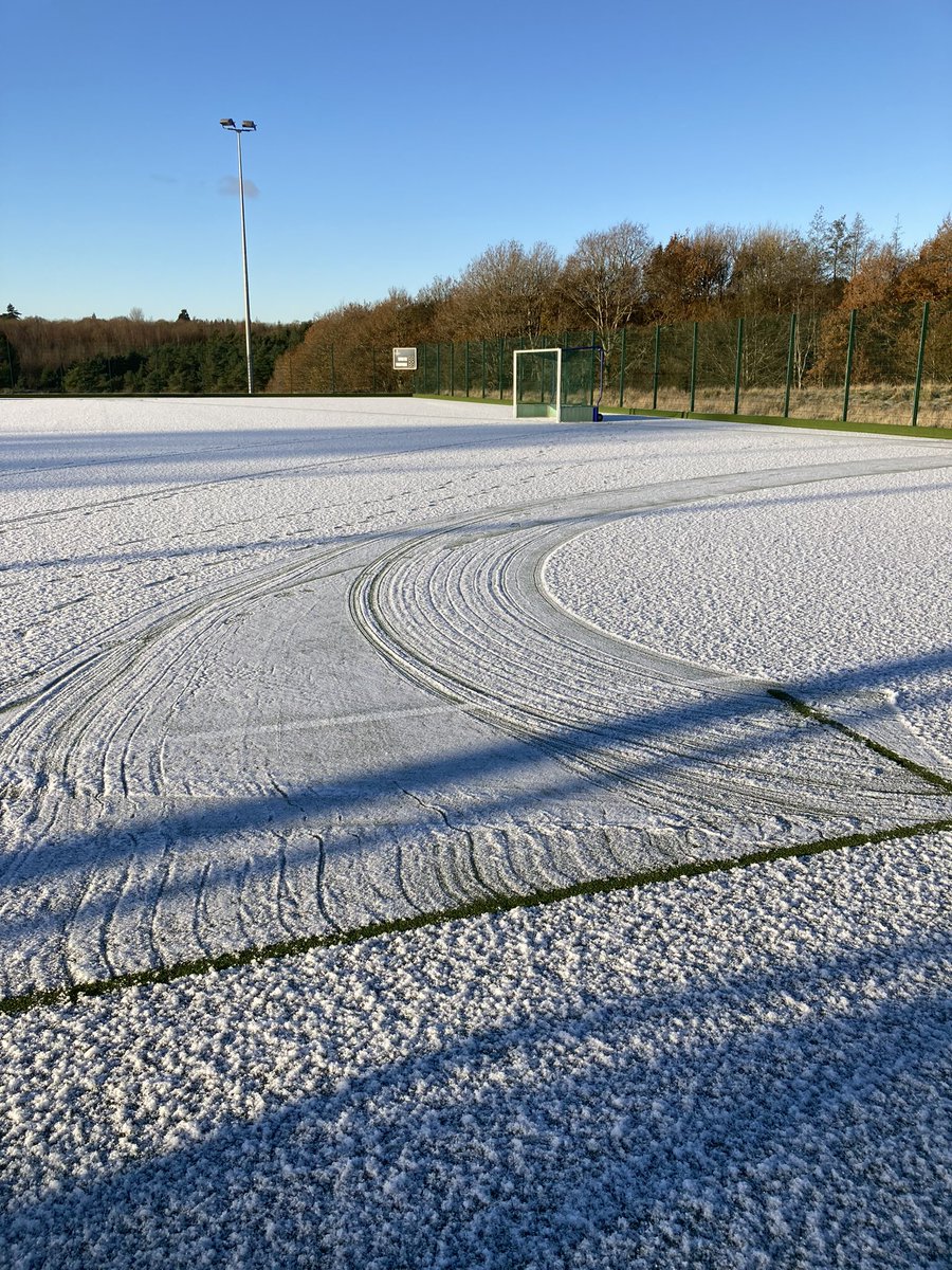 A frosty one for the senior girls hockey session this morning! ❄️⛄️