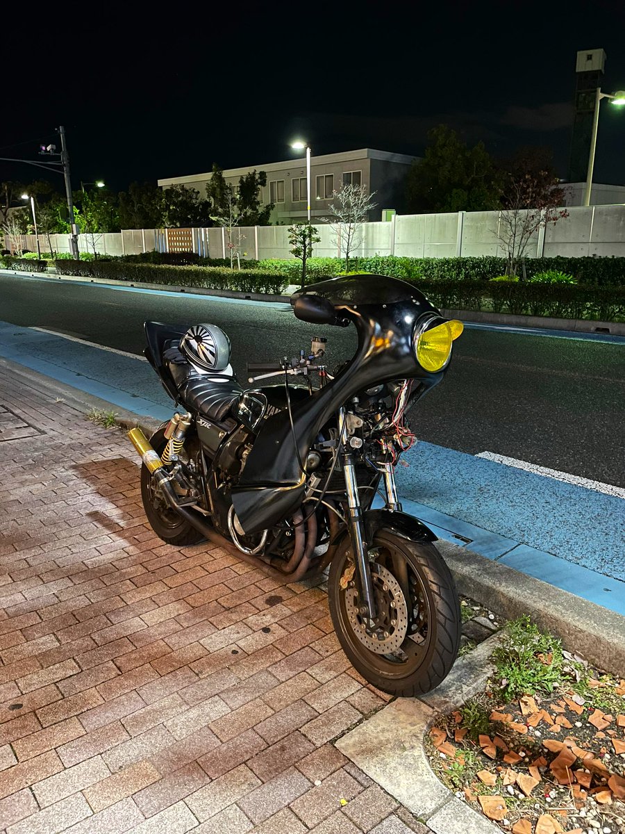 久々にツイートしておきます。
xjr 少し進化させました。
お世話になった方本当に
ありがとうございます😭

念願のロケットつけて、周りのxjrには
居ないのでよく目立ちます！

今後もxjrを大切にします！
今後ともこそこそツイートします。
生きてるので安心してください🤣🤣