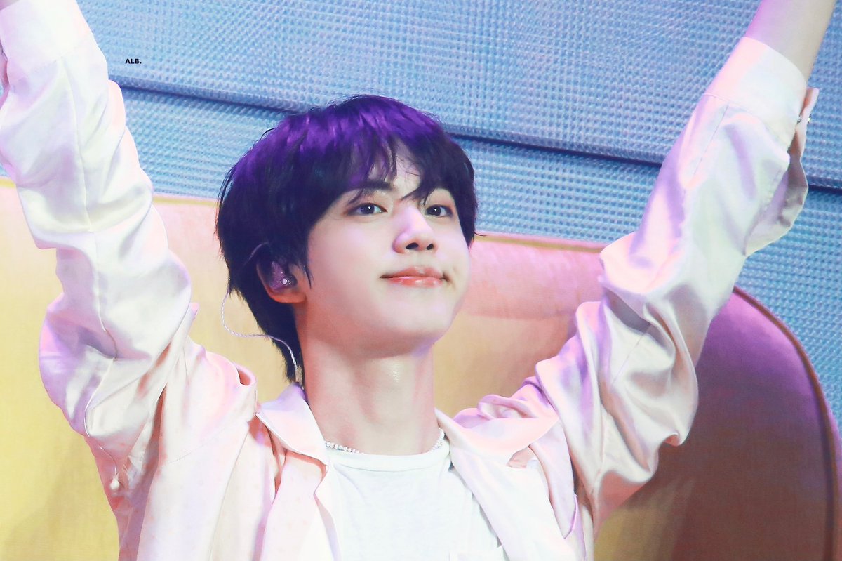 ALittleBraver92's tweet image. 211201 cute! #Jin #진 #석진 #김석진 @BTS_twt