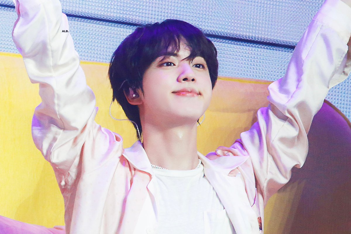 ALittleBraver92's tweet image. 211201 cute! #Jin #진 #석진 #김석진 @BTS_twt