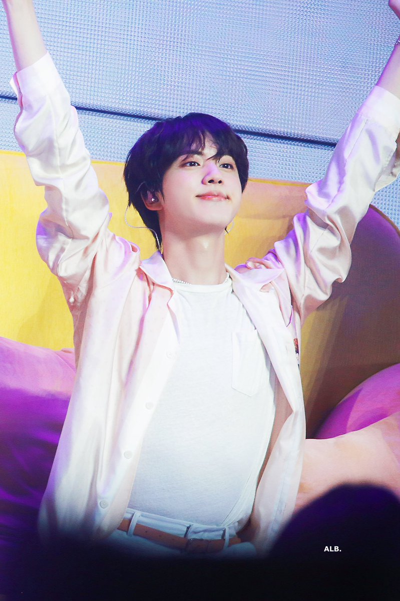 ALittleBraver92's tweet image. 211201 cute! #Jin #진 #석진 #김석진 @BTS_twt