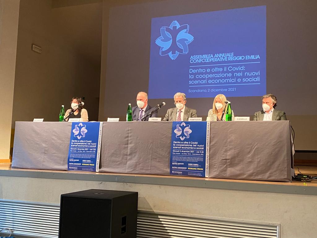 Il prof. Romano Prodi interviene all'assemblea di Confcooperative Reggio Emilia in svolgimento a Scandiano.
#oltreilCovid