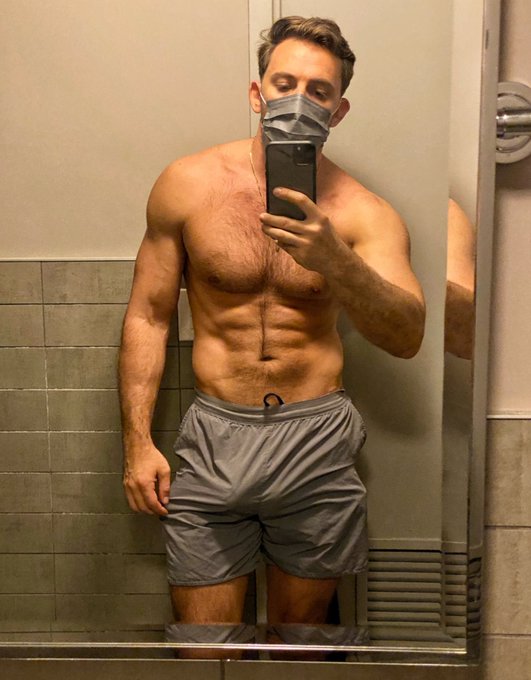 Gym bathrooms are my favorite 😉 https://t.co/cf6V0YUBVv