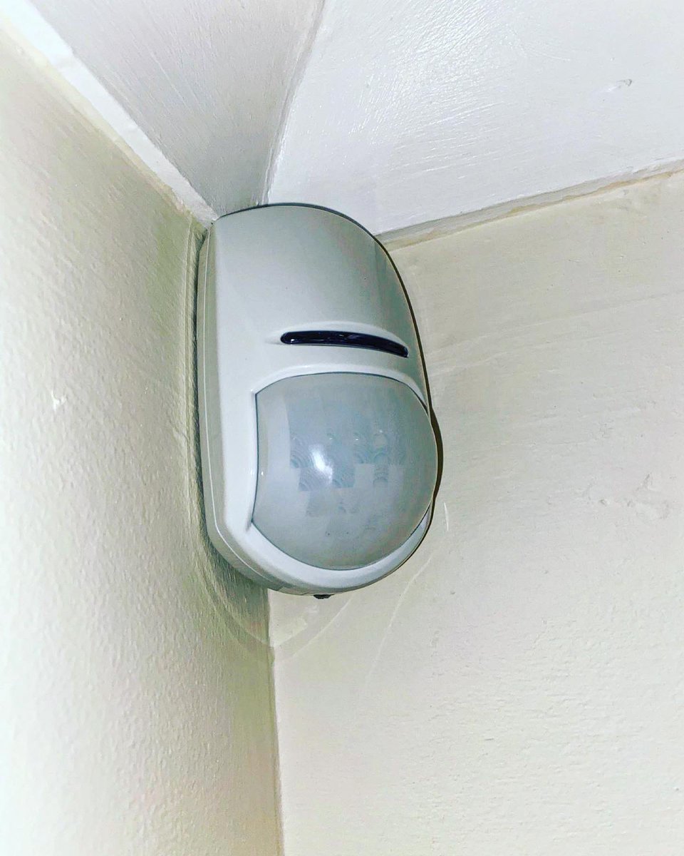 AmbushSec's tweet photo. ๐จ Just installed!
We installed a @Pyronix Enforcer wireless alarm at this residential property in Ickenham recently. The benefit of this alarm system is that itโs really easy to navigate for the end user!
.
.
.
.
.
#ambushsecurity #securityprofessionals #securitycompany https://t.co/htteWaGTt5