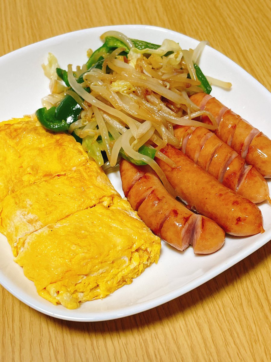 erikadesu44's tweet photo. お弁当の中身みたいな夕食。
母親作。 https://t.co/AeUyPVESmX