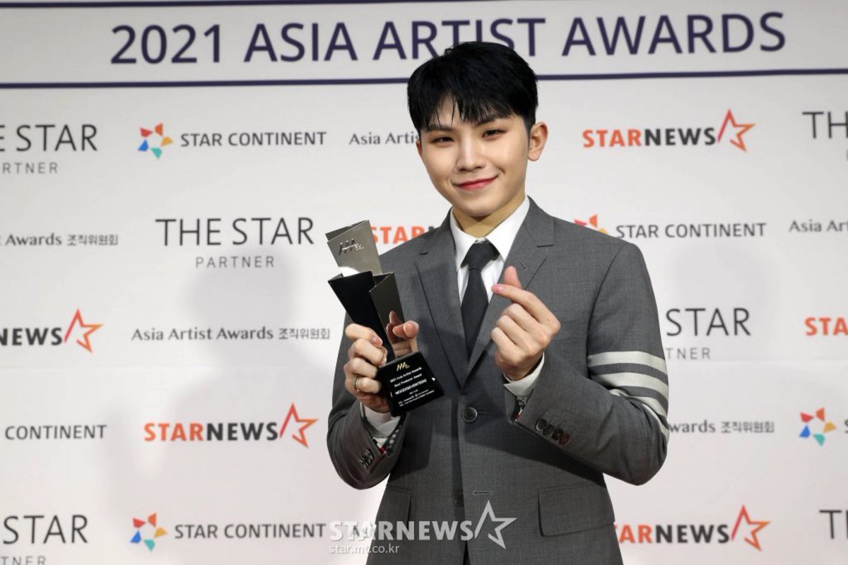 tinkswonu's tweet photo. woozi you deserve the best producer award!!!!!!!!!! 🥺 so so so proud of you @pledis_17 https://t.co/fFeKXgvw3b