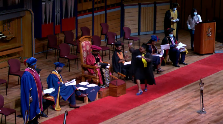 UnisaCSET's tweet photo. 🎊🎊Our Master of Science graduate, Ms Patricia Msezane, celebrating the awarding of her MSc in style😊😊
#cset
#UNISAGraduations https://t.co/RVt0A45evC