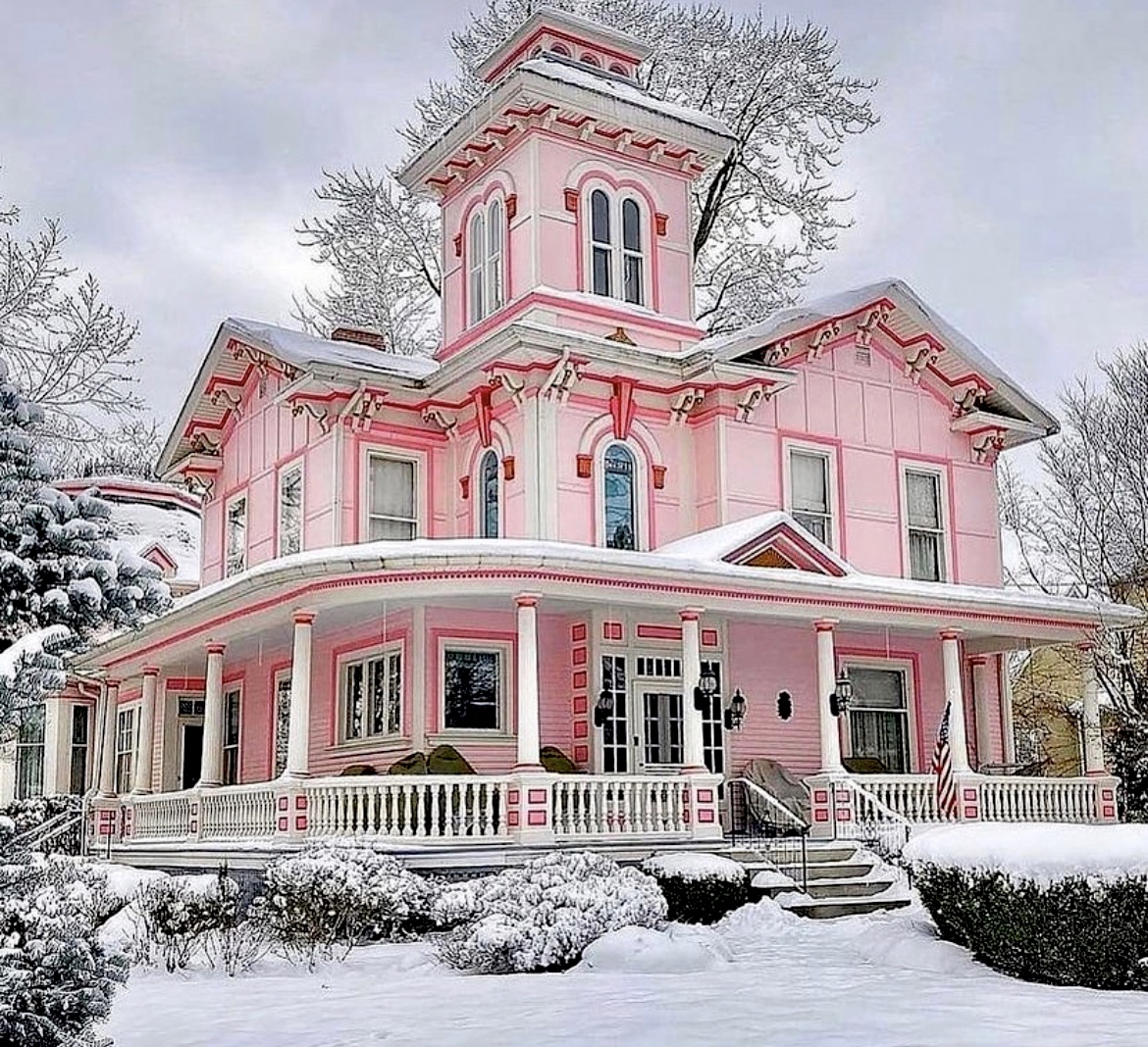 SDWholesaleLtd's tweet image. Pink house goals 🌸💗

📷 @bitsandbows

#pinkhouse #pink #pinkhome #pinklover #homedecor #oldpinkhouse #used #vintage #homesweethome #pinkaesthetic #karlhelmut #interior #shabbychic #pinkroom #kanekoisao