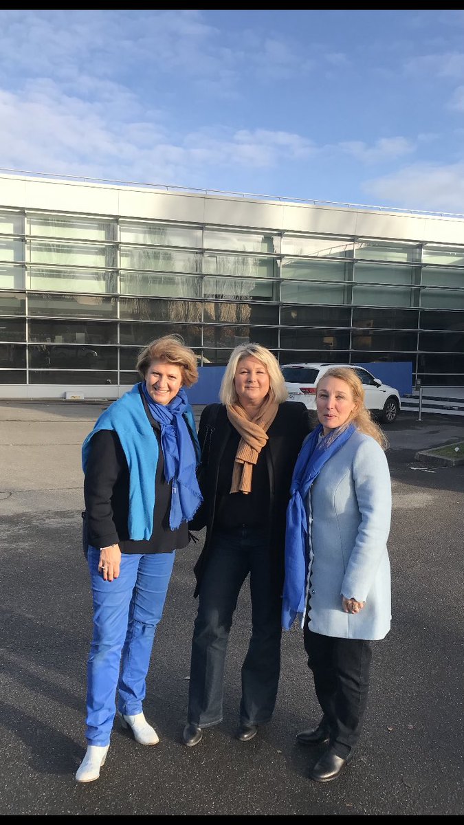 Journée bleue à la Banque Populaire Rives de Paris Banque Populaire , toutes les équipes sur le terrain à la rencontre des #professionnels #artisanat #commercedeproximite #commercelocal #commerce