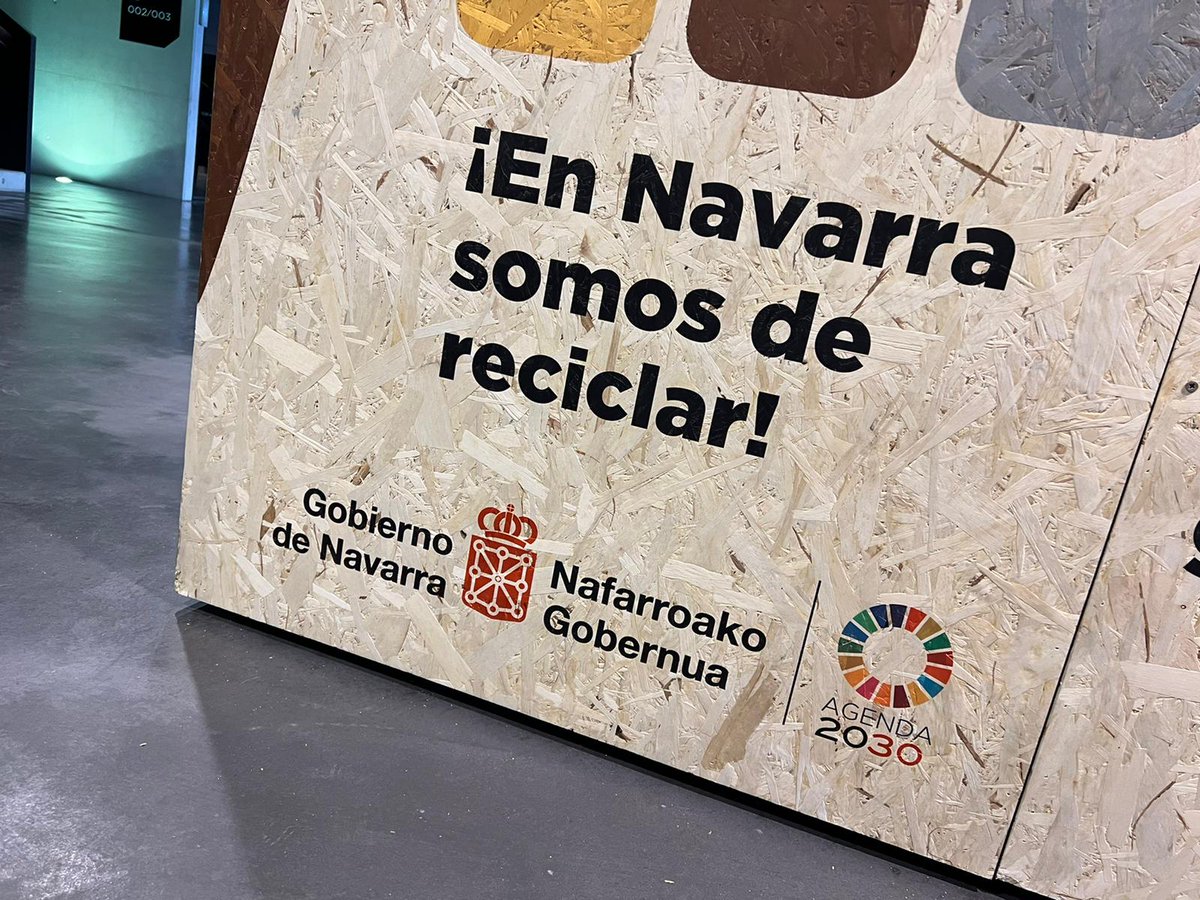 OrekanGan's tweet photo. El Centro Virtual de Reciclaje #CVRN continúa recorriendo #Navarra. Este fin de semana estará en el @navarrarena donde se celebran los Campeonato de España de #GimnasiaArtística 🤸♀️ ¡Acércate a vivir esta experiencia única para mejorar en la gestión de residuos! https://t.co/PBVM7S8Wds