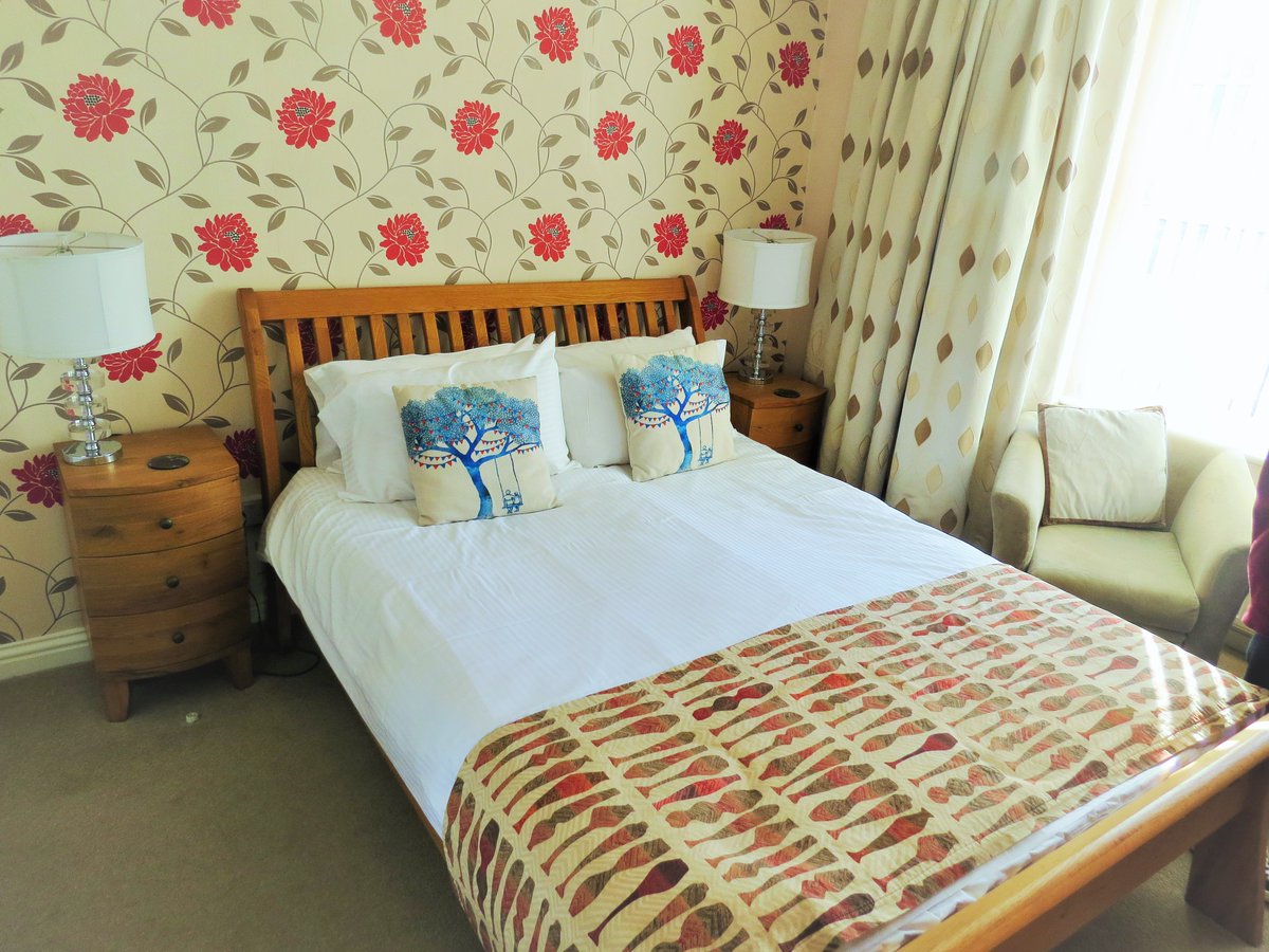 Looking for the perfect stopover? If you’re travelling down to the Southwest for a holiday and are looking for the perfect place to stop off for a night or two en route to break up the journey, then look no further that The Tudor Arms at Slimbridge. thetudorarms.co.uk