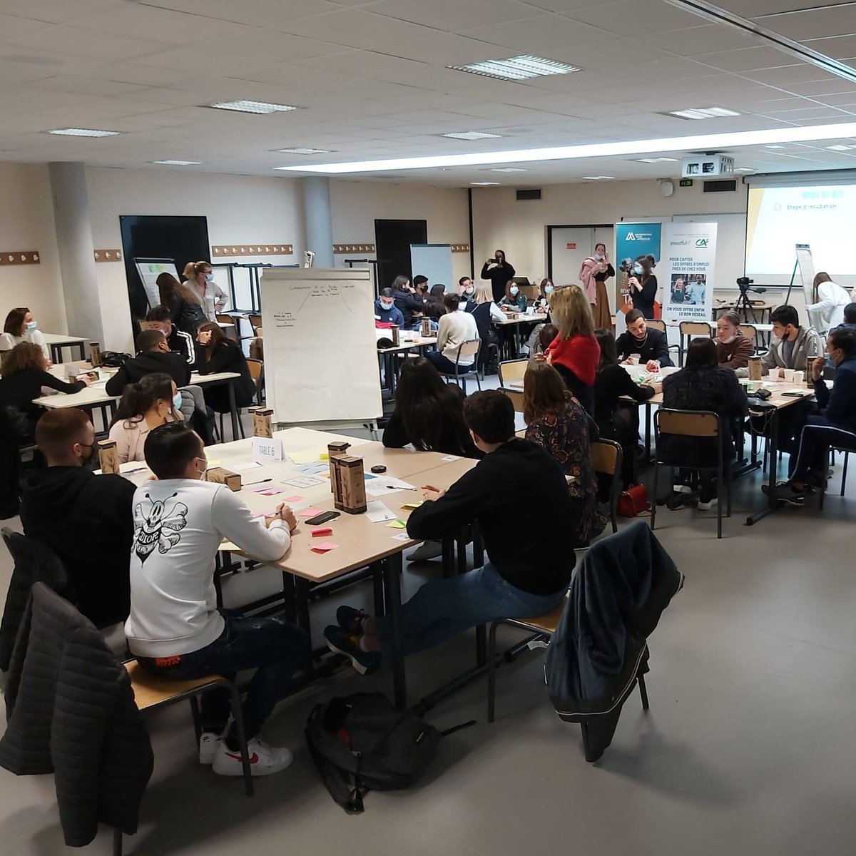 ca_centrest's tweet photo. En partenariat avec @epaAura, des étudiants de BTS se mobilisent autour du défi entrepreneurial lancé par les 5 Caisses régionales @Credit_Agricole en @auvergnerhalpes. Objectif : pitcher en 2min leur projet devant un jury. En fin de journée, un « super » lauréat sera élu 👏 https://t.co/iLi7xJ3bE5