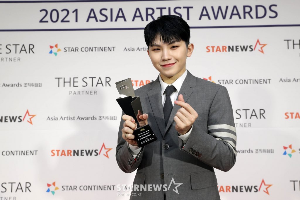 WooziBrasil's tweet photo. O MAIOR! Woozi ganhou o prêmio de Melhor Produtor no Asia Artist Awards!!! https://t.co/HBeeQUu4x4