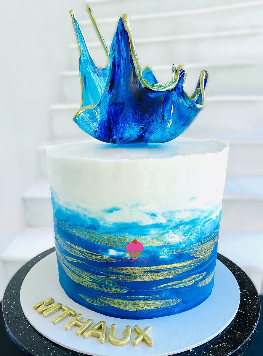 CakeThing's tweet photo. Pretty blue Thursday 💙
#thecakething #blueandgoldcake #bluecakeidea #glassdriptopper #cakeidea #thursdaycakeday #simplecake #jhbcakes
https://t.co/DTj33aLIu8 https://t.co/Iw4WFnv45v