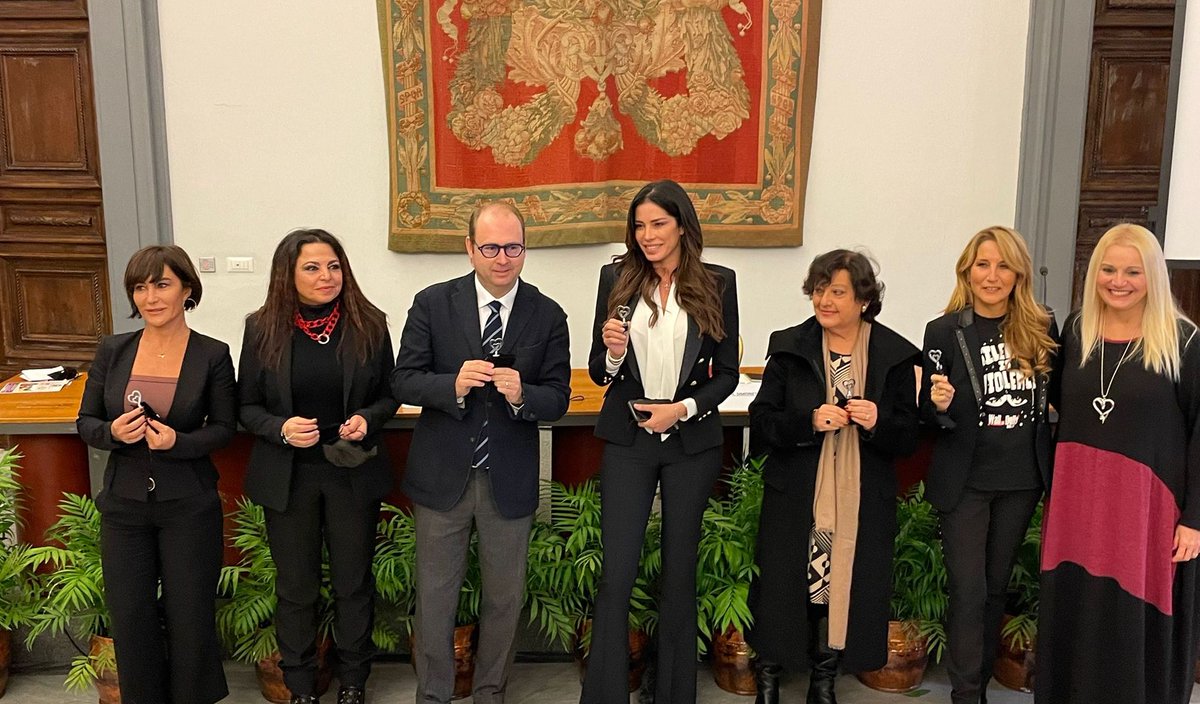 In <a href="/__R_O_M_A__/">campidoglio</a>  è andato in scena il convegno Donne d’Amore organizzato da Virginia Barrett insieme all’On. Simonetta Matone che ha visto protagonisti esponenti della politica, cultura arte e musica.  <a href="/JoSquillo_/">Jo Squillo</a>  e <a href="/FrancescaAlotta/">Francesca Alotta Official</a> , #AydaYespica

bit.ly/3G5i58i