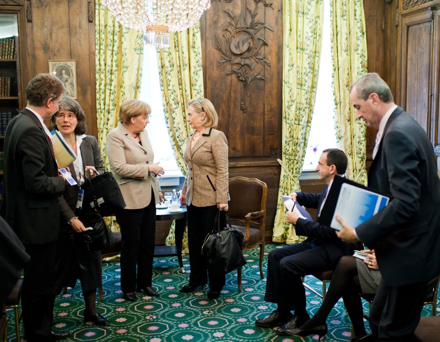 MunSecConf's tweet photo. Since day one, #Merkel highlighted the relevance of US-EU relations, noting in her first MSC speech that “European integration does not replace transatlantic cooperation.” Here’s Merkel talking to former Secretary of State @HillaryClinton on the sidelines of #MSC2011. 5/9 https://t.co/oUrNhCUMQI