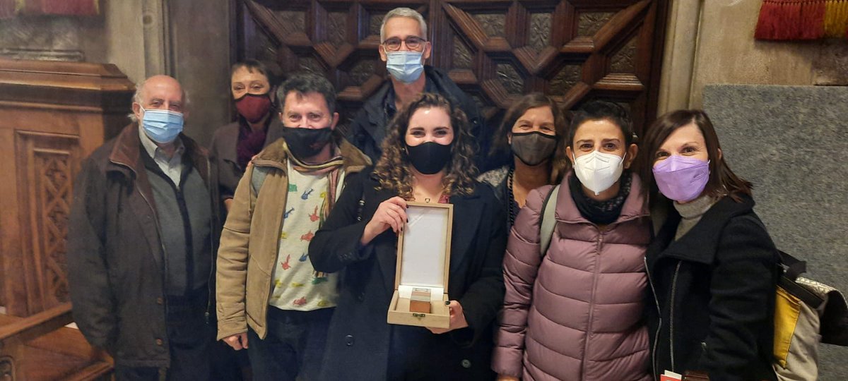 🏆 La Xarxa dels Drets dels Infants ha rebut la Medalla d'Honor de Barcelona.

👏Gràcies pel reconeixement a la tasca feta i enhorabona a totes les entitats que en formem part! 

#XarxaDretsInfants #MedallaHonorBarcelona <a href="/AcordCiutada/">Acord Ciutadà</a> <a href="/BCN_CiutatDrets/">BCN Ciutat de Drets</a> <a href="/BCNeducadora/">BCN Educadora</a>