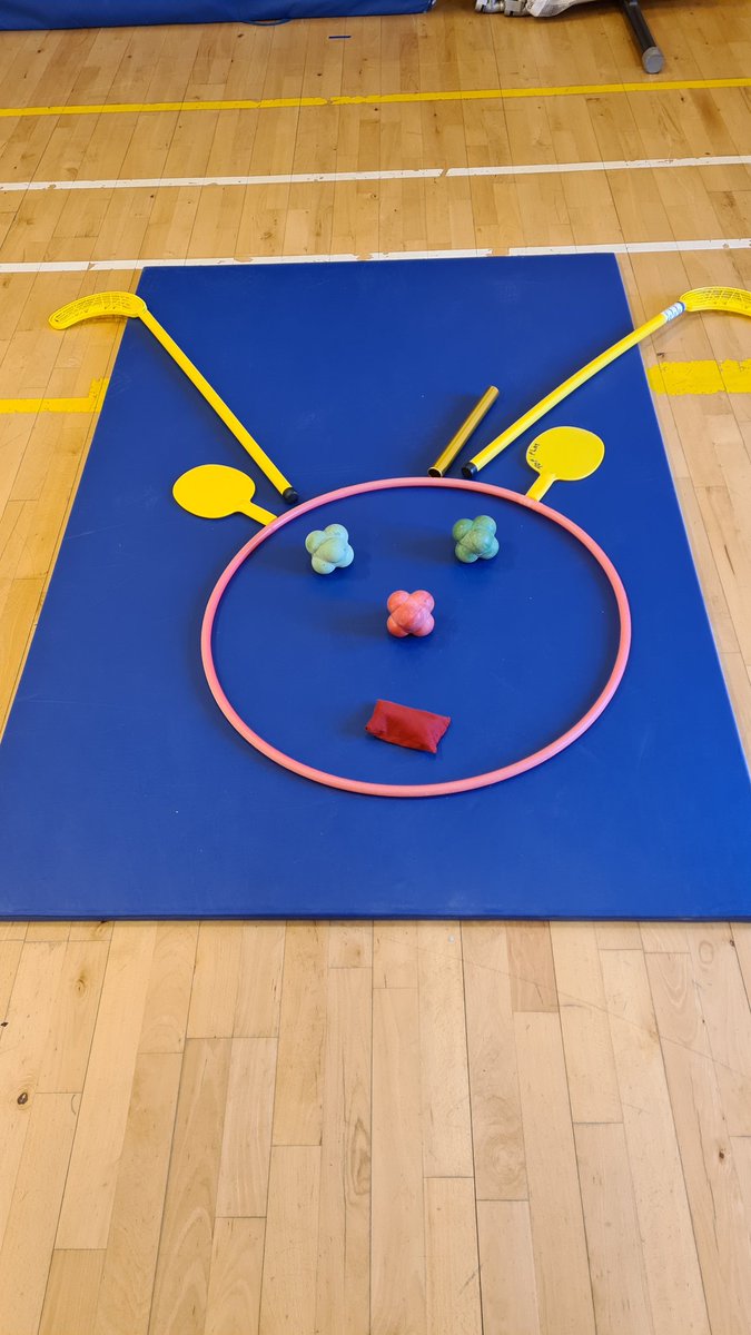 E_Howard2012's tweet photo. P6DK this morning have taken part in their @williamstonps Christmas House Challenge building some fantastic Christmas cards with their equipment 🌲☃️❄ #HWB #proudpeteacher #makingpefun #crosscurricularlinks https://t.co/2IRuKr4Coe