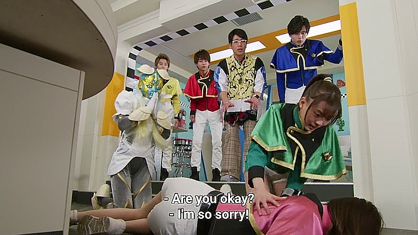 rogerph2015's tweet photo. A reenactment of the scene from Kiramager Episode 6, but, in a different way. Maybe there something smelly under the tiles that made people dizziness? Hmm... This has nothing to do with COVID-19 Omicron Variant. Next up: Next Trip & Doctor X!!!
@p_miokudo #Sentai45 https://t.co/v665Bhlm3z